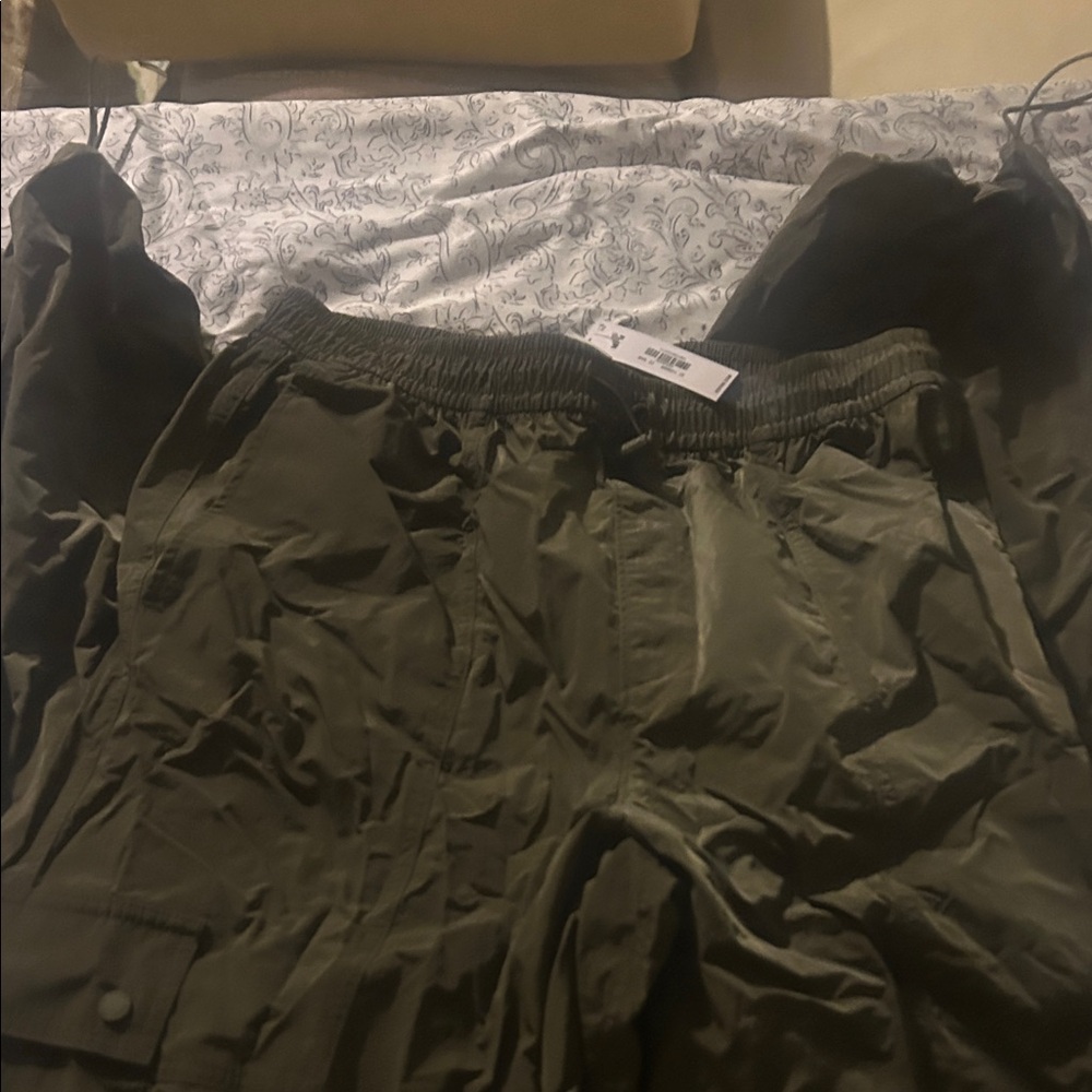PINK Victoria's Secret cargo Olive Pants/new with tags